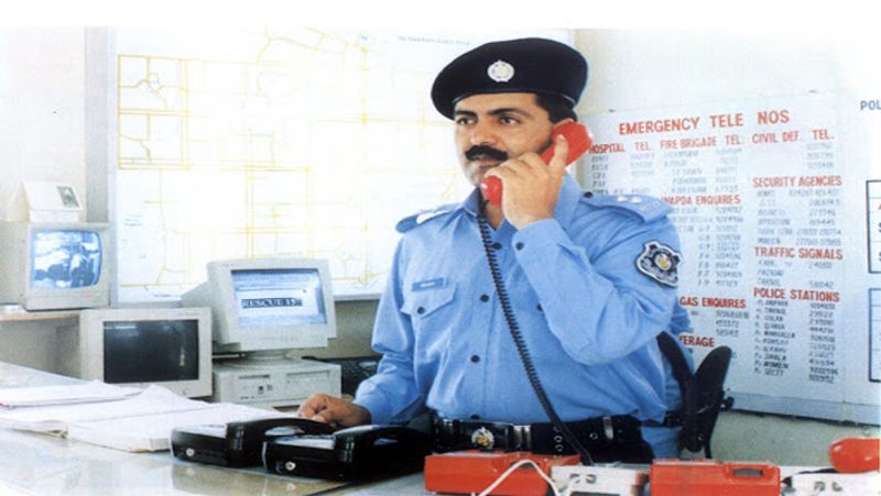 वहीं इस पुरे मामले पर घरेलू हिंसा के खिलाफ काम करने वाली वकील फातिमा बट का कहना है कि इस तरह की हेल्पलाइन से महिलाओं की समस्याओं का हल नहीं किया जा सकता। पाकिस्तान में पहले से ही हेल्पलाइन नंबर मौजूद है लेकिन वहां शिकायत सुलझाने के बजाय पीड़िता को खुद संबंधित एजेंसियों से संपर्क करने के लिए कहता है।
