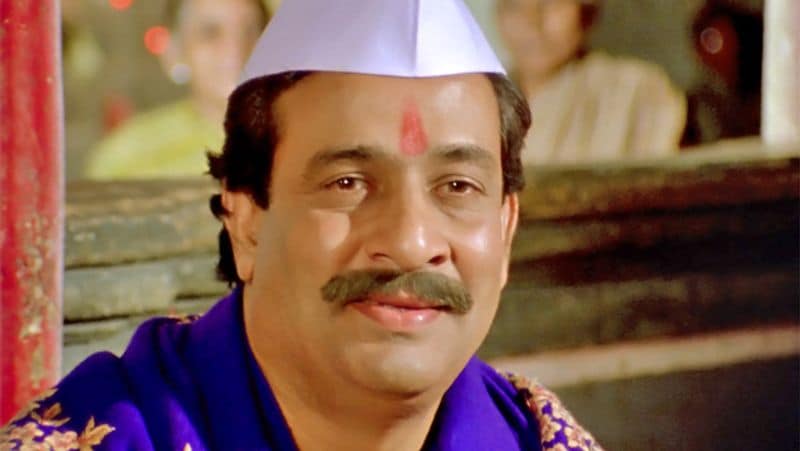 इसके बाद बाल धुरी ने अपने परिवार के घोर विरोध को देखते हुए भी नौकरी छोड़ दी और पूरी तरह से एक्टिंग की दुनिया में चले आए। बाल धुरी ने एक्टिंग की शुरुआत 70 के दशक में आई मराठी फिल्म 'देवाचिए द्वारी' से की थी।