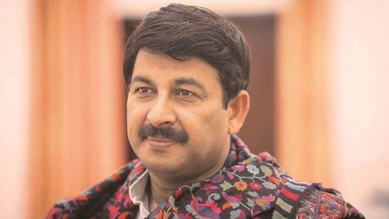 वहीं, एक ने लिखा, 'तिवारी जी दोड़ने के लिए इतना बड़ा लौन नहीं है हमारे पास।'