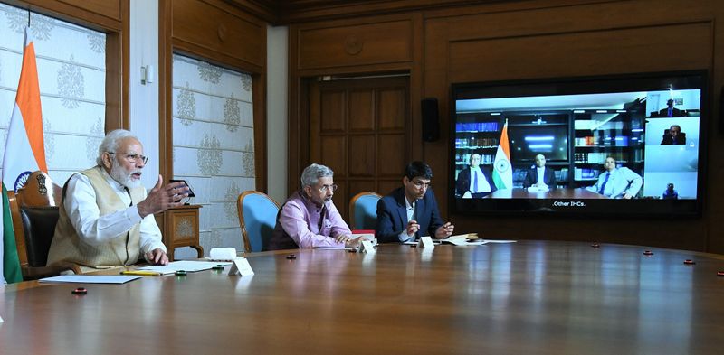 इसके अलावा कोरोना के खिलाफ लड़ाई में निजी और गैर सरकारी संगठनों का सहयोग मिले, इसके लिए भी एक टीम काम कर रही है। इस टीम को नीति आयोग के सीईओ अमिताभ कांत लीड कर रहे हैं। यह टीम एनजीओ और प्राइवेट सेक्टर में समन्वय बनाने का अहम काम कर रही है।