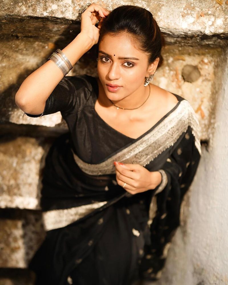 Bigg Boss 3 fame actress Vithika Sheru instagram photos