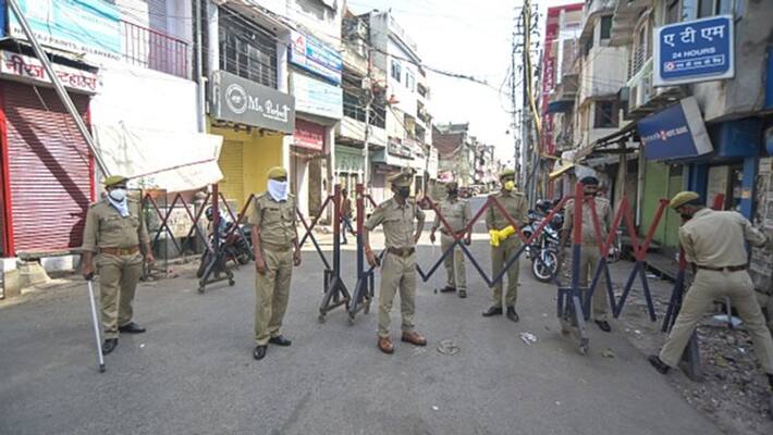 Stones thrown at police during Namaz reading in Aligarh Uttar Pradesh kpn Stones thrown at police during Namaz reading in Aligarh Uttar Pradesh kpn