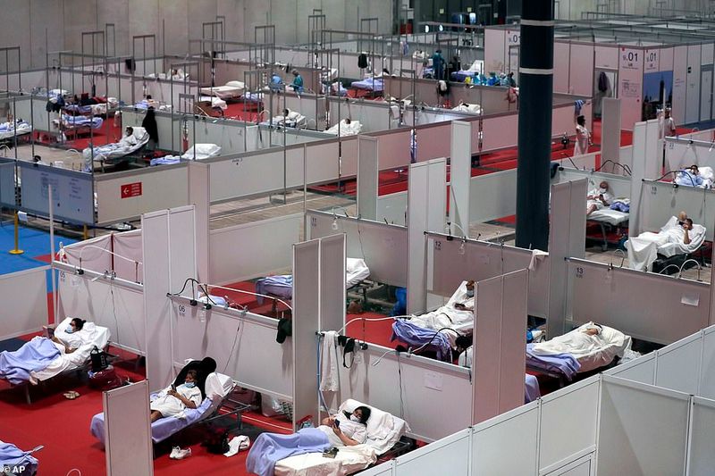 स्पेन में भी मरने वालों का आंकड़ा तेजी से बढ़ रहा है। यहां अब तक 10 हजार 348 लोगों की मौत हो चुकी है। वहीं, 1.12 लाख संक्रमण के केस पाए गए हैं। स्पेन में पिछले 24 घंटे में 961 लोगों की मौत हुई है। स्पेन की राजधानी मैड्रिड में अस्पतालों में जगह नहीं है। यहां लाइब्रेरी, कॉन्फ्रेंस सेंटरों को आईसीयू वार्ड और आईसोलेशन वार्ड में तब्दील किया जा रहा है।