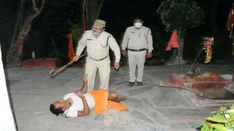 बता दें कि सरकार ने कोरोना के खतरे को देखते हुए लॉकडाउन की घोषणा की है साथ ही किसी भी धार्मिक स्थल पर भीड़ पर प्रतिबंध लगा दिया गया है।