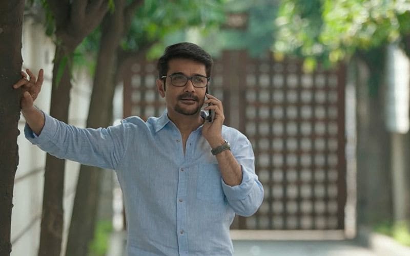 <p>টলিউড সুপার স্টার প্রসেনজিৎ চট্টোপাধ্যায়ের তিনটি বিয়ে। পর পর দুই বিয়েতে বিবাহ বিচ্ছেদের পর অর্পিতার সঙ্গে ঘর বাঁধা। </p>