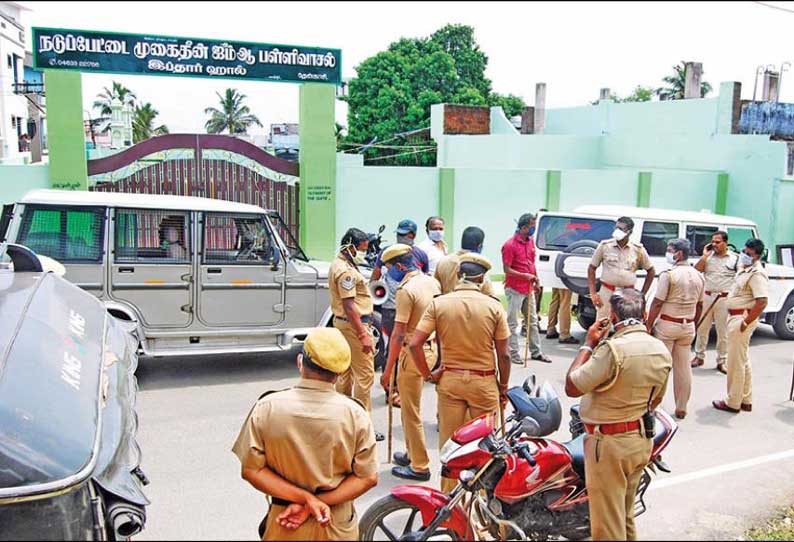 muslims gathered in tenkasi to keep friday prayer muslims gathered in tenkasi to keep friday prayer
