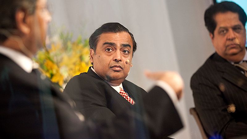 रिलायंस की ये योजना ऐसे समय पर आई है जब कंपनी 2021 तक कर्जमुक्त बनना चाहती है। बता दें कि रिलायंस का अभी कुल 1.5 लाख करोड़ रुपए का कर्ज है। जिसे रिलायंस के चेयरमैन मुकेश अंबानी शून्य पर लाना चाहते हैं।