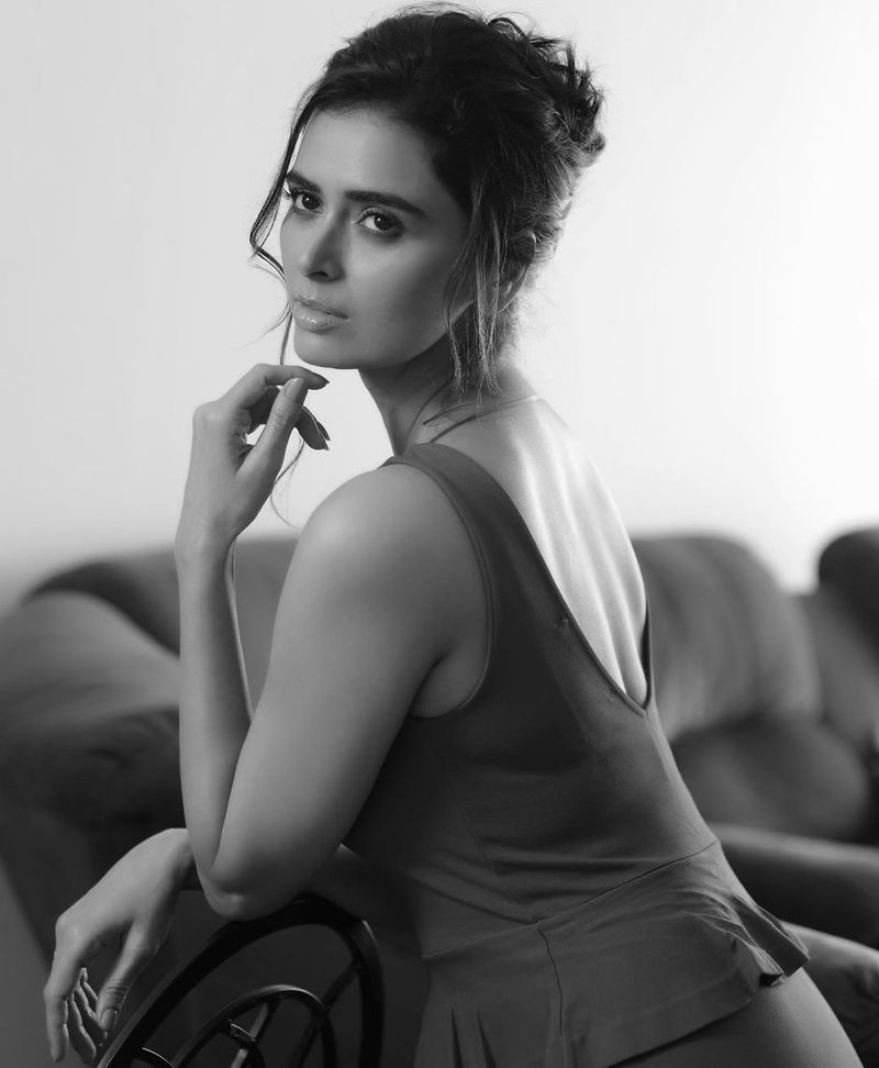 Meenakshi dixit