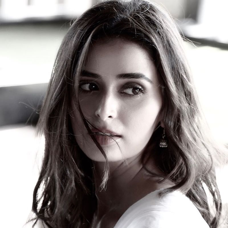 Meenakshi dixit