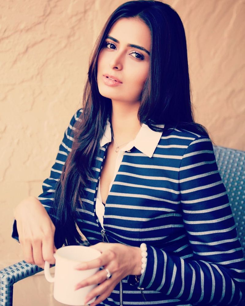 Meenakshi dixit