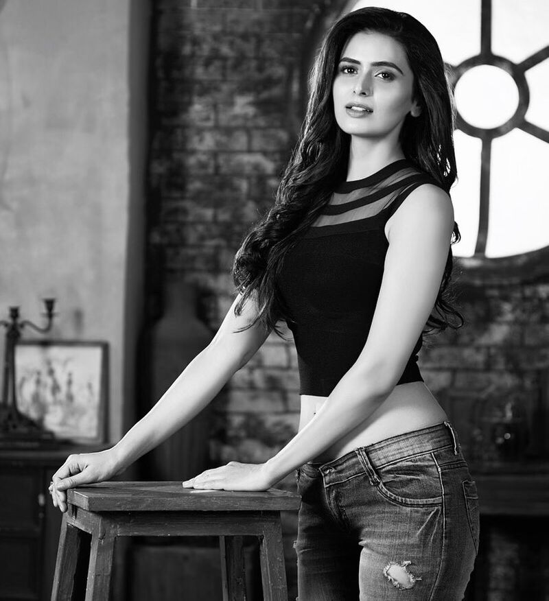 Meenakshi dixit