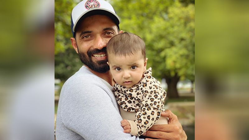 बच्चों के 6 महीने पूरे होने पर भी माता पिता खुशियां मनाते हैं और कहीं ना कहीं गूमाने भी जाते हैं, पर रहाणे और उनका परिवार लॉकडाउन की वजह से घर के अंदर कैद है।
