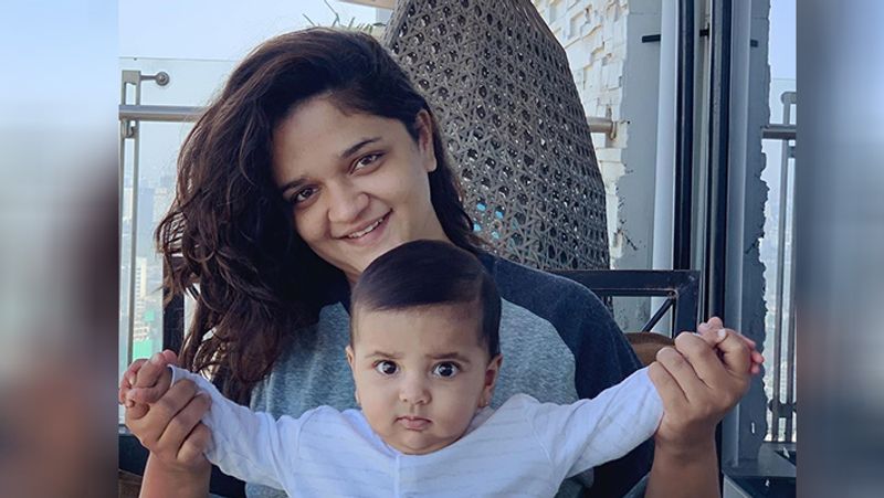 रहाणे की पत्नी राधिका ने भी बेटी को 6 महीने की होने पर शुभकामना्एं दी।