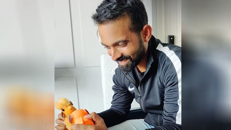 बेटी का खिलौना देखकर भी रहाणे भावुक हो गए थे और इस पर उन्होंने एक इमोशनल पोस्ट भी शेयर किया था।