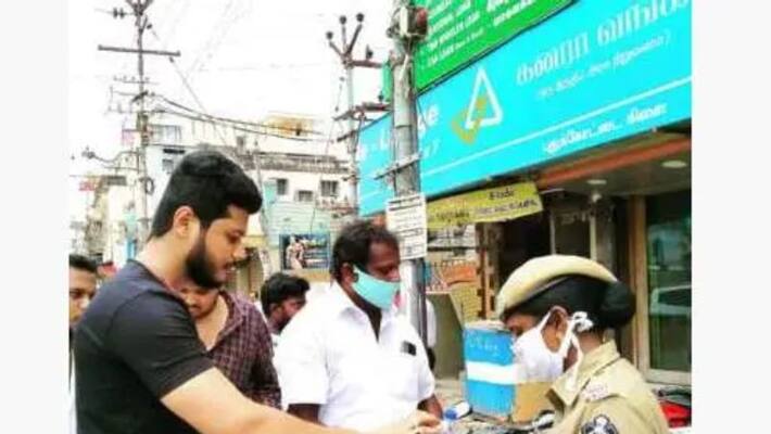 vijay fans provided biriyani to policein pudukottai vijay fans provided biriyani to policein pudukottai