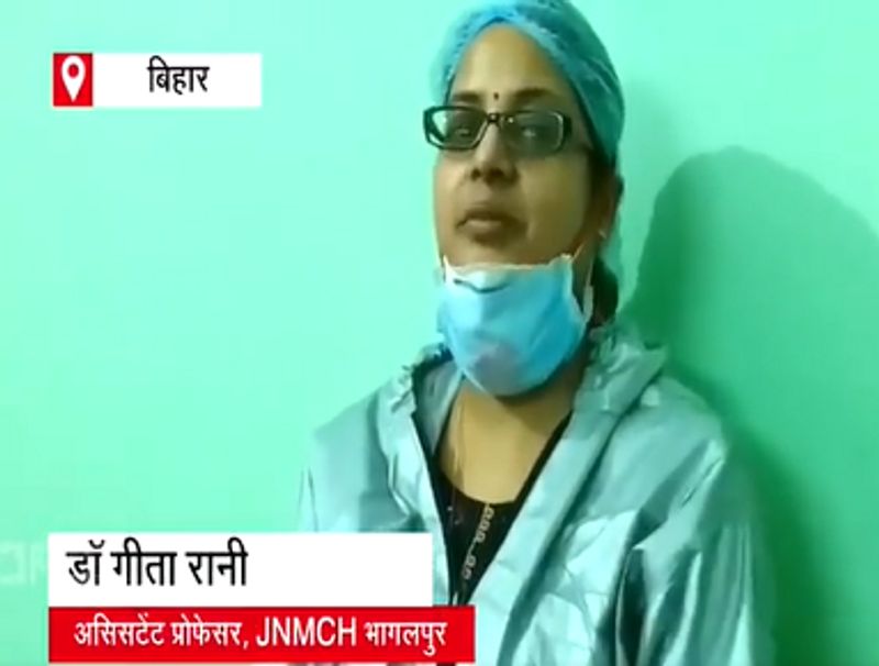 डॉक्टर ने लोगों से छाता के उपयोग का भी सुझाव दिया है। उनका कहना है कि अगर लॉकडाउन में लोग घरों में ही रहें। लेकिन किसी जरूरी काम से निकलना ही पड़े तो छाता लेकर निकलें। जिससे तीन मीटर की दूरी अपने आप हो जाएगी।