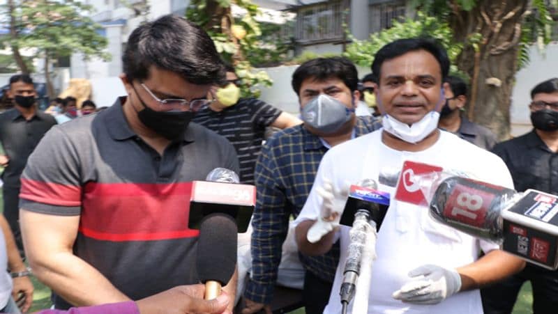 राधारमन के जवाब में सौरव गांगुली ने भी ट्वीट करते हुए इस्कॉन मंदिर का धन्वाद कहा और उनसे समाज की सेवा करते रहने की अपील की।