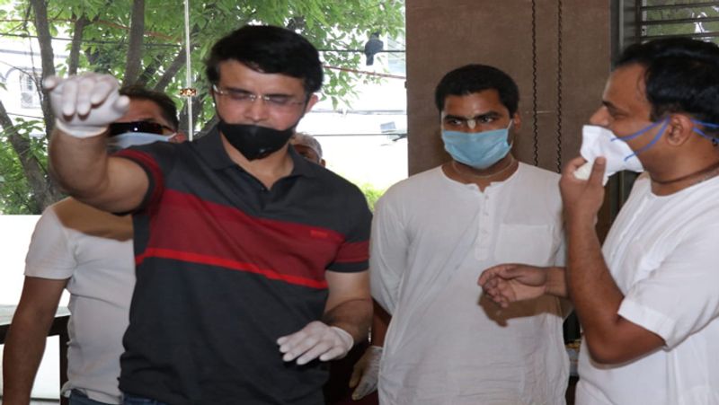 सौरव गांगुली इससे पहले कोरोना के चलते परेशानी झेल रहे लोगों के लिए आगे आ चुके हैं।