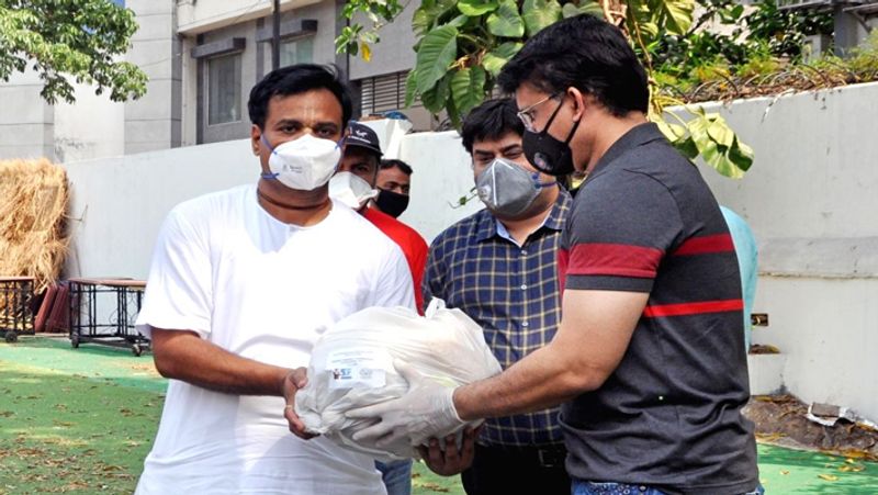 गांगुली की इस पहल की चारो तरफ तारीफ हो रही है। लोगों को उम्मीद है कि उनसे प्रेरणा लेकर बाकी लोग भी मदद के लिए आगे आएंगे।