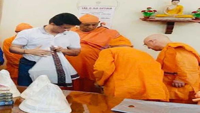 गांगुली कुछ दिन पहले ही कोलकाता के बेलूर मठ पहुंचे थे और यहां भी उन्होंने लोगों की मदद के लिए दान किया था।