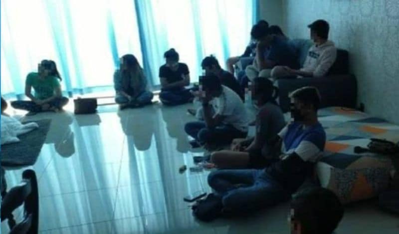 जब कजंग डिस्ट्रिक्ट पुलिस ने फ्लैट पर रेड मारी, तो वहां से 19 लड़के-लड़कियां पकड़े गए। इनमें 14 पुरुष और 5 महिलाएं शामिल थे।