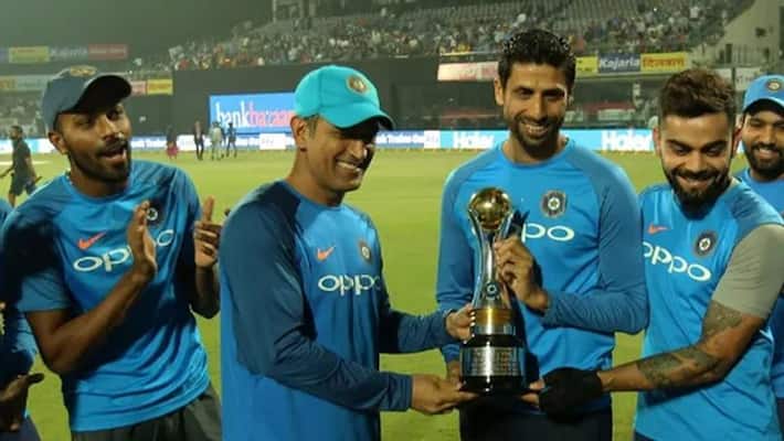Ashish Nehra said, remembering Dhoni's abusive incident, it is not a proud moment for me kpb Ashish Nehra said, remembering Dhoni's abusive incident, it is not a proud moment for me kpb