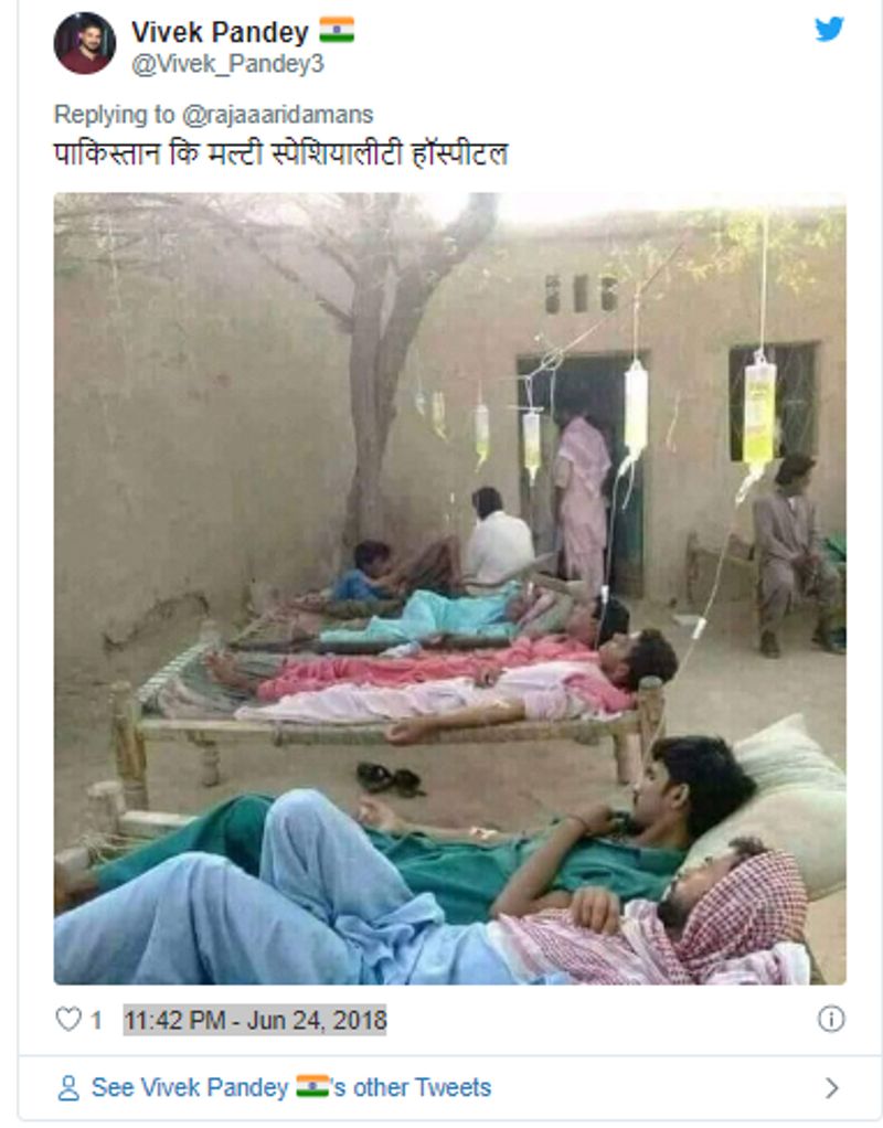 दावे की सच्चाई क्या है सोशल मीडिया पर वायरल तस्वीर को जब हमने गूगल पर खोजा तो पता चला कि ये फोटो पाकिस्तान की ही है लेकिन एक साल पुरानी है। इसका कोरोना वायरस से कोई लेना देना नहीं है। तस्वीर को रिवर्स सर्च करने पर हमें जून 2018 को किया गया एक ट्वीट मिला जिसमें वायरल तस्वीर का इस्तेमाल किया गया था। ट्वीट के कैप्शन में लिखा गया है, 'पाकिस्तान का मल्टी स्पेशियलिटी हॉस्पिटल।' यह साफ है कि तस्वीर करीब दो साल पुरानी है और इसका कोरोना वायरस से कोई लेना देना नहीं है।