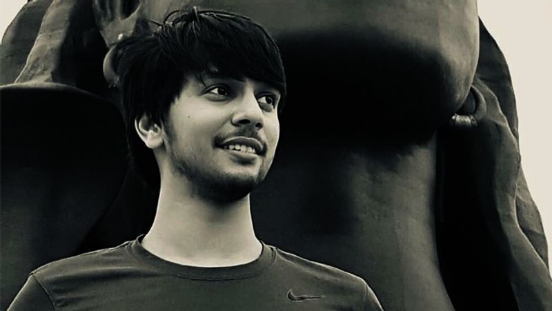 मलानी दलाल स्ट्रीट के दिग्गज नामों के सबसे कम उम्र के निवेशकों में शामिल हैं। उन्होंने अपने सफर में काफी कम अवस्था में अवंती फीड्स, मिडा इंडस्ट्रीज, अजंता फार्मा और भारत रसायन जैसी कंपनियों को ग्रोथ के दौर में ही पहचान कर अपने पोर्टफोलियो मे शामिल कर दिया।