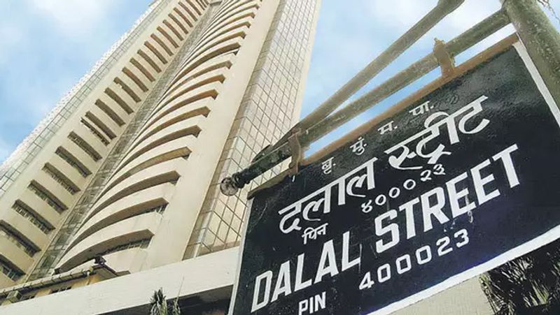 मलानी ने कहा कि वह लंबी रेस के घोड़े है और काफी धीमी रफ्तार से शेयर खरीदते हैं। उन्होंने कहा वह उन्हीं बिजनेस में दांव लगाते हैं, जिनकी समझ उन्हें गहराई तक होती है। उन्होंने कहा, "मैं हमेशा उन्हीं कंपनियों को खरीदता हूं, जो ग्रोथ दर्शाती हैं या फिर बाकी कंपनियों की तुलना में अलग होती हैं।"