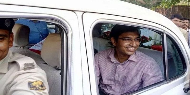 सौरभ जोरवाल इलाके में शिक्षा के क्षेत्र में भी काम करना चाहते हैं। उनके अनुसार इलाके में शिक्षा के विकास की असीम संभावना है। लेकिन उनका तबादला हो गया जो सहरसा वालों के लिए किसी झटके से कम नहीं था। उन्हें लगता है कि माफियाओं ने उनका तबादला करा दिया है। इस अफसर के जाने की खबर सुन पूरा शहर उदास हो गया लोग रो पड़े। लोग कहते थे वे काश एक साल और रह लेते तो शहरवासियों को कई समस्याओं से छुटकारा मिल जाता। सोशल मीडिया पर लगातार उनका तबादला रोके जाने के कैंपेन चलाए गए थे।