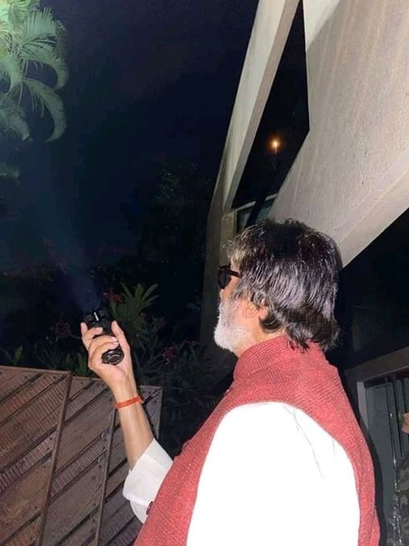 விளக்கேற்றிய பிரபலங்கள்: