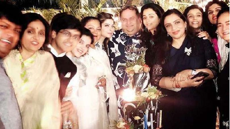 बॉलीवुड सिंगर कनिका कपूर के कई हाईप्रोफाइल लोगों के संपर्क में आने की बात कही गई थी। इसके बाद खलबली सी मच गई थी। आनन-फानन में उन्हें अस्पताल में भर्ती करवाया गया था।