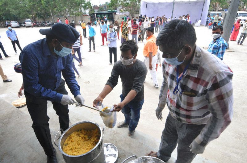 গরিবদের জন্য সেবা অভিযান - প্রধানমন্ত্রী এদিন এই কর্মসূচির উপরই কার্যকর্তাদের সবচেয়ে বেশি জোর দিতে বলেছেন। তিনি বলেন, দরিদ্রদের জন্য রেশন নিশ্চিত করতে হবে। কোনও অভাবী যেন বঞ্চিত না হয়, সেটা দেখতে হবে। কোনও সুবিধাবঞ্চিত ব্যক্তিকে ক্ষুধার্ত থাকতে দেওয়া যাবে না।
