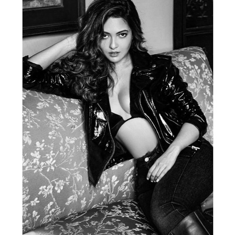 riya sen new photos goves viral on internet fans gets shocked bjc
