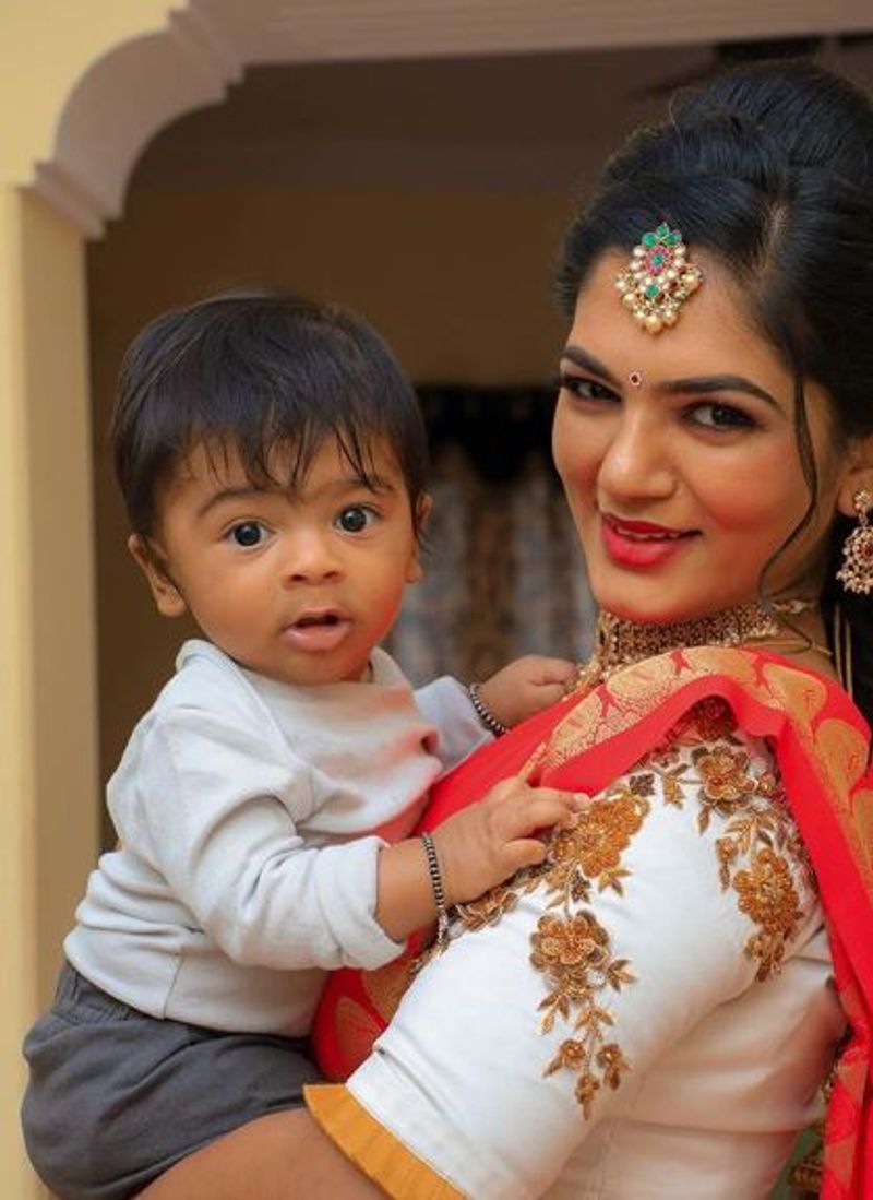 Actress Nayana photoshoot with son Prayan