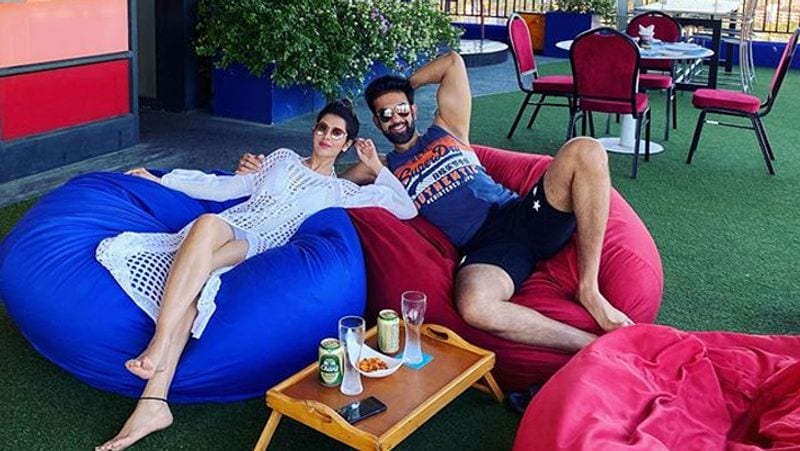 गोवा में शादी करने से पहले राजीव सेन-चारू असोपा ने कोर्ट मैरिज भी की थी। चारू असोपा एक टीवी एक्ट्रेस हैं। वो सीरियल 'मेरे अंगने में' से फेमस हुई थीं।