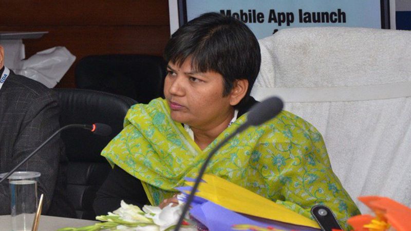 जब उन्हें मिर्जापुर का डीएम बनाया गया तब वहां के शिक्षा व्यवस्था का खस्ता हाल देख वे खुद ही स्कूलों में पहुँच जाया करती थी। वे विद्यालयों का निरिक्षण करती थीं और कभी कभी शिक्षिका बनकर खुद बच्चों को मैथ व अंग्रेजी पढ़ानें लग जाती थीं।