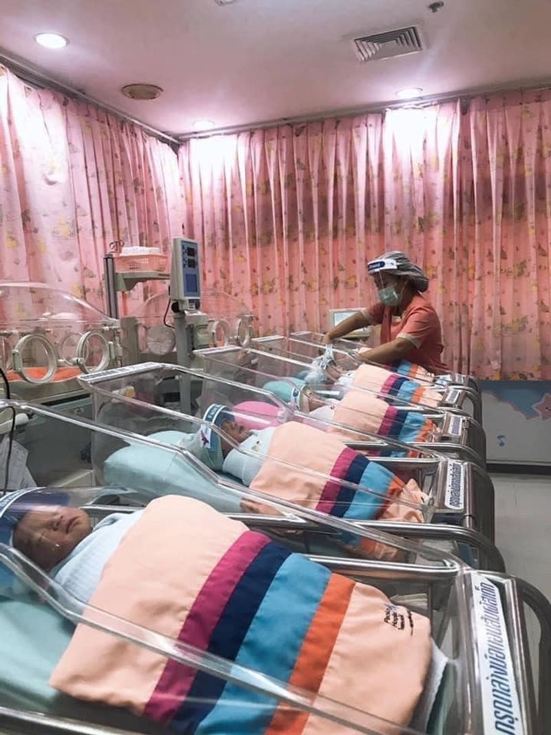 थाईलैंड में कोरोना के अभी तक 22 सौ से अधिक मामले सामने आए हैं। इनमें 25 लोगों की मौत हो चुकी है।