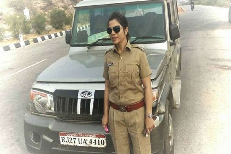 राजस्थान राज्य के रोड ट्रांसपोर्ट कॉर्पोरेशन की एक ऊर्जावान इंस्पेक्टर ललिता खींची एक साहसी अफसर हैं। सारे ऑफिसर उनकी सच्चाई और कठोर परिश्रम की प्रशंसा करते नहीं थकते। दोपहर तीन बजे की चिलचिलाती धूप हो या एक बजे की अंधेरी रात, यह मेहनती ऑफिसर हमेशा अपने ड्यूटी पर मुस्तैदी से तैनात रहती हैं।