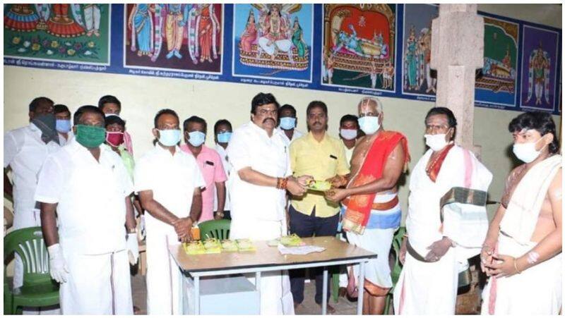 Minister Rajendra Balaji donated by temple workers