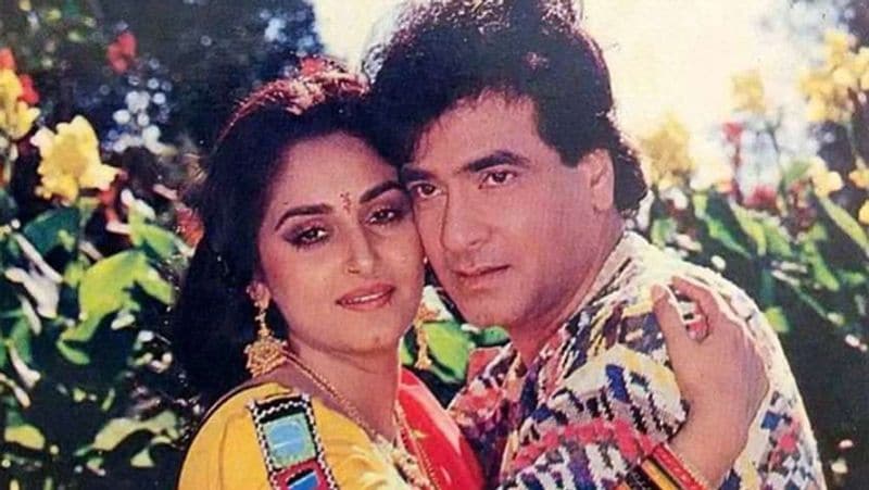 करीब 200 फिल्मों में काम कर चुके जितेंद्र को फिल्मों में सबसे पहला ब्रेक फिल्ममेकर वी. शांताराम ने दिया था। 1964 में आई इस फिल्म का नाम था गीत गाया पत्थरों ने। जितेंद्र ने अपने करियर में जीने की राह, मेरे हुजूर, फर्ज, हमजोली, कारवां, धरमवीर, परिचय, खुशबू, तोहफा और हिम्मतवाला जैसी कई सुपरहिट फिल्मों में काम किया है।
