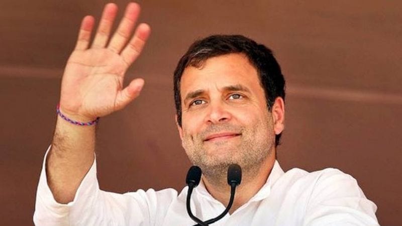 Yes, you read it correctly. In an episode of popular chat show Rendezvous With Simi Garewal in 2002, Kareena Kapoor Khan was asked which Indian celebrity she would like to date. To which, she said that she would want to know Rahul Gandhi. ''Shall I say this, I don't know if I should because I don't mind getting to know him, it's controversial... Rahul Gandhi,'' Bebo smiled. 