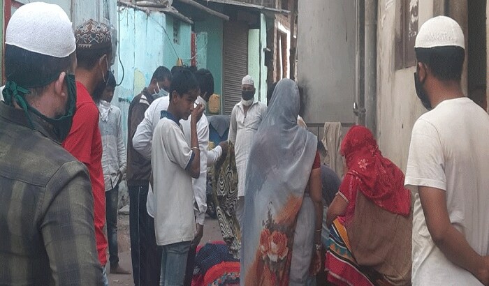 जानकारी के मुताबिक, मृतका बेहद गरीब परिवार से ताल्लुक रखती थी। इसलिए मुस्लिम लोगों ने मुखाग्नि की लकड़ियां और अन्य सामान खुद चंदा करके बुलवाया।
