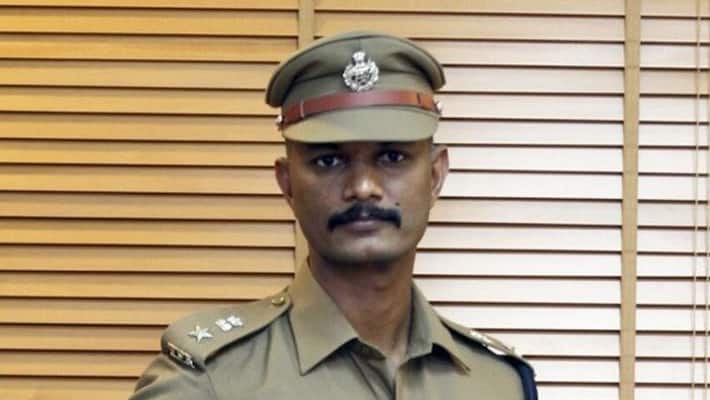 Ranipet District SP Mayilvaganan donate his one month salary to Corona Found Ranipet District SP Mayilvaganan donate his one month salary to Corona Found
