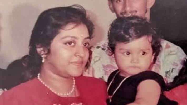 actor kalidoss with our mother photo goes viral actor kalidoss with our mother photo goes viral