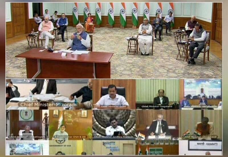 3- राज्य सरकारें इसे हटाने के पक्ष में नहीं: प्रधानमंत्री नरेंद्र मोदी हाल ही मुख्यमंत्रियों से वीडियो कॉन्फ्रेंसिंग के जरिए चर्चा की थी। इस दौरान पीएम ने लॉकडाउन हटाने के बारे में सुझाव मांगे थे। ज्यादातर राज्य लॉकडाउन हटाने के पक्ष में नहीं हैं। तेलंगाना के मुख्यमंत्री चंद्रशेखर राव ने भी इसे आगे बढ़ाने का सुझाव दिया है। वहीं, राजस्थान के मुख्यमंत्री भी लॉकडाउन हटाने के पक्ष में नहीं हैं। उत्तर प्रदेश सरकार ने भी संकेत दिए हैं कि जब तक राज्य में कोरोना संक्रमण के मामले रहेंगे, वहां लॉकडाउन नहीं हटाया जाएगा।