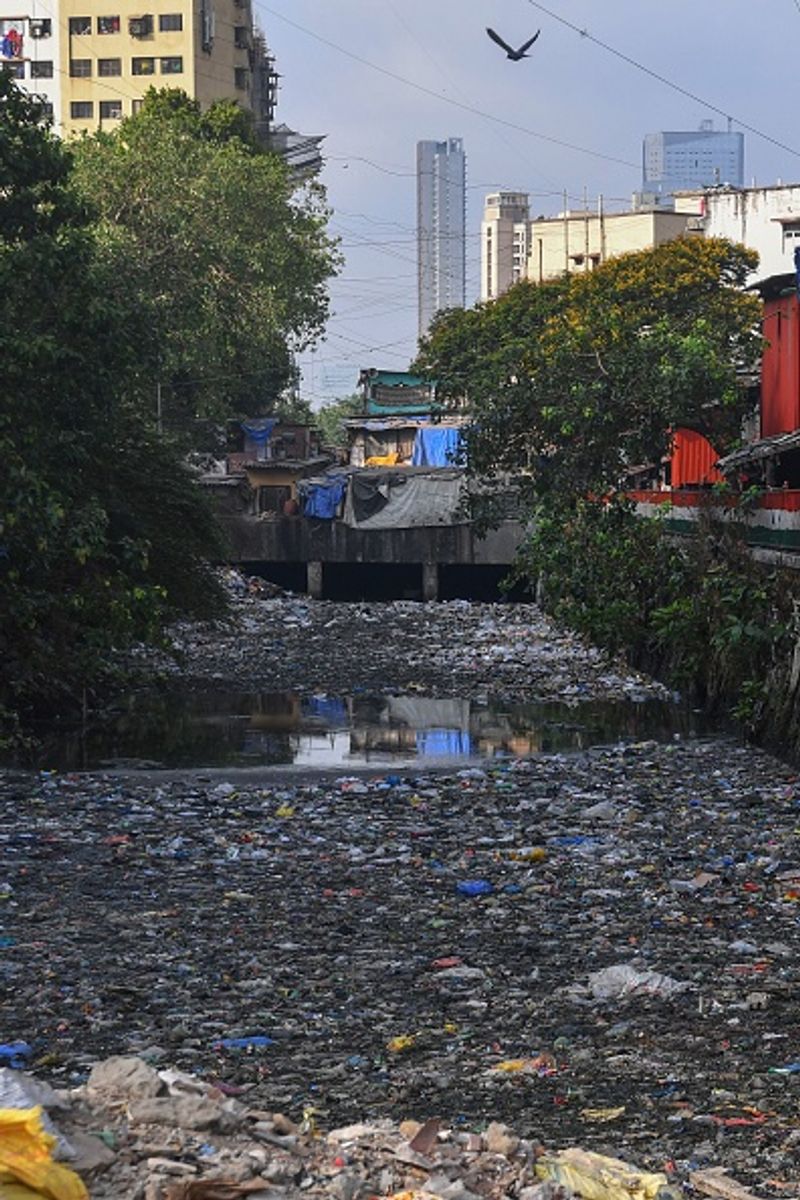कल्याण में भी एक ही परिवार 4 लोगों में कोरोना संक्रमण पाया गया है।