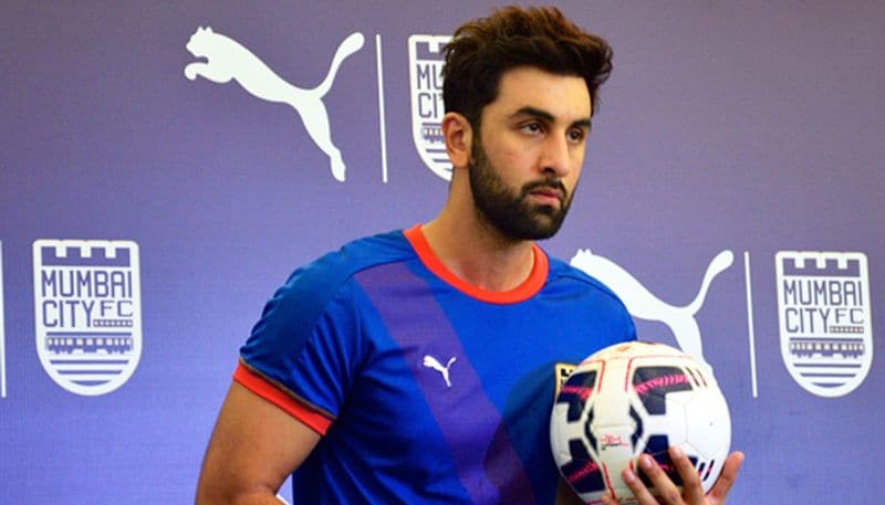 Ranbir Kapoor: As everybody knows the actor belongs to a show business family with a long-lasting history in Hindi cinema. Ranbir Kapoor studied filmmaking from the School of Visual Arts New York, following which he learned method acting at Lee Strasberg Theatre and Film Institute. After this he returned to India and worked as an assistant director under Sanjay Leela Bhansali for the film 'Black'. The same director launched him in the film ‘Saawariya’, starring Sonam Kapoor.