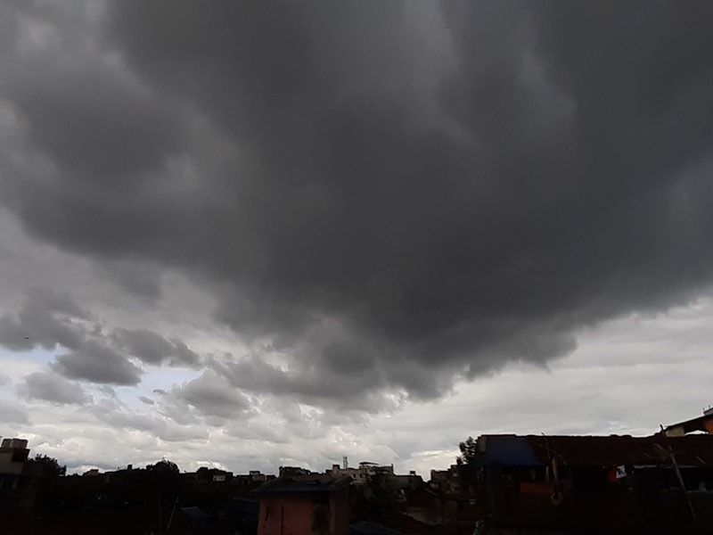 শুক্রবার থেকে বৃষ্টির পরিমাণ বাড়তে পারে উত্তরবঙ্গে। সিকিম উত্তরবঙ্গে শুক্রবার এবং শনিবার বজ্রবিদ্যুৎ-সহ বৃষ্টি এবং ঝড় হওয়ার সম্ভাবনা।