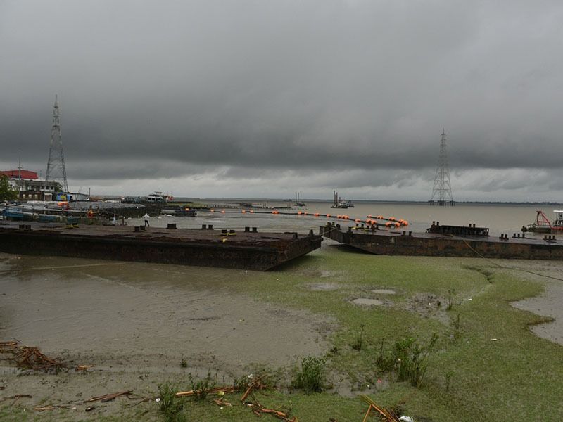 শুক্রবার দক্ষিণবঙ্গের ৪টি জেলায় বজ্রবিদ্যুৎ সহ বৃষ্টির সম্ভাবনা রয়েছে। হালকা বৃষ্টি হবে দুই মেদিনীপুর, ঝাড়গ্রাম এবং দক্ষিণ ২৪ পরগনায়।